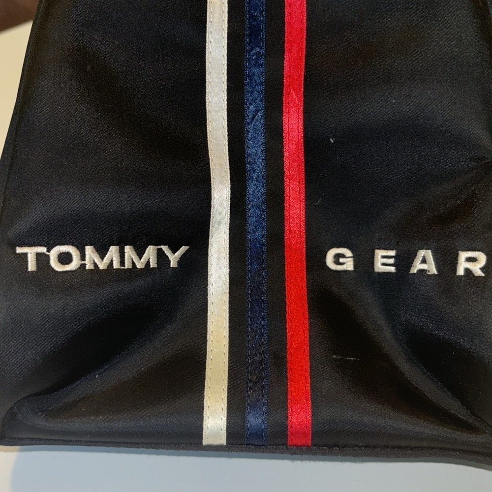 Vintage Tommy Hilfiger “Tommy Gear” Sling bag - Picture 3 of 10